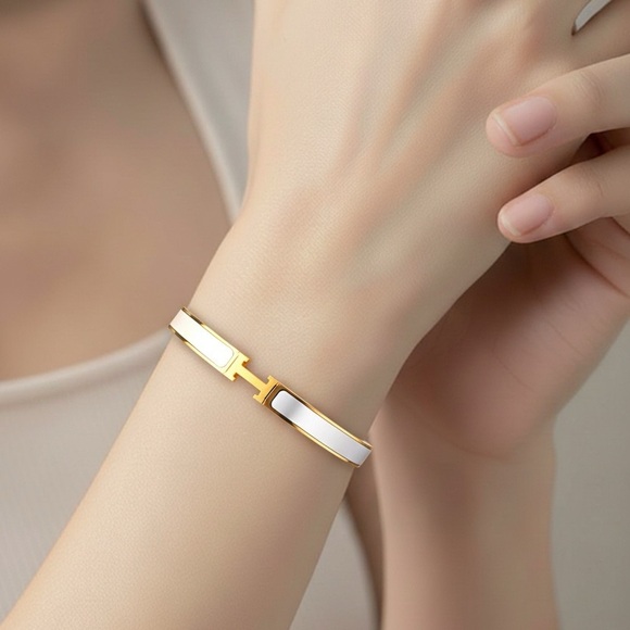 Jewelry - Elegant Medium Width Gold and White Bracelet